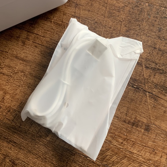 ✨NWB✨Purity Wireless Charger with UV-C Chamber - Picture 6 of 6